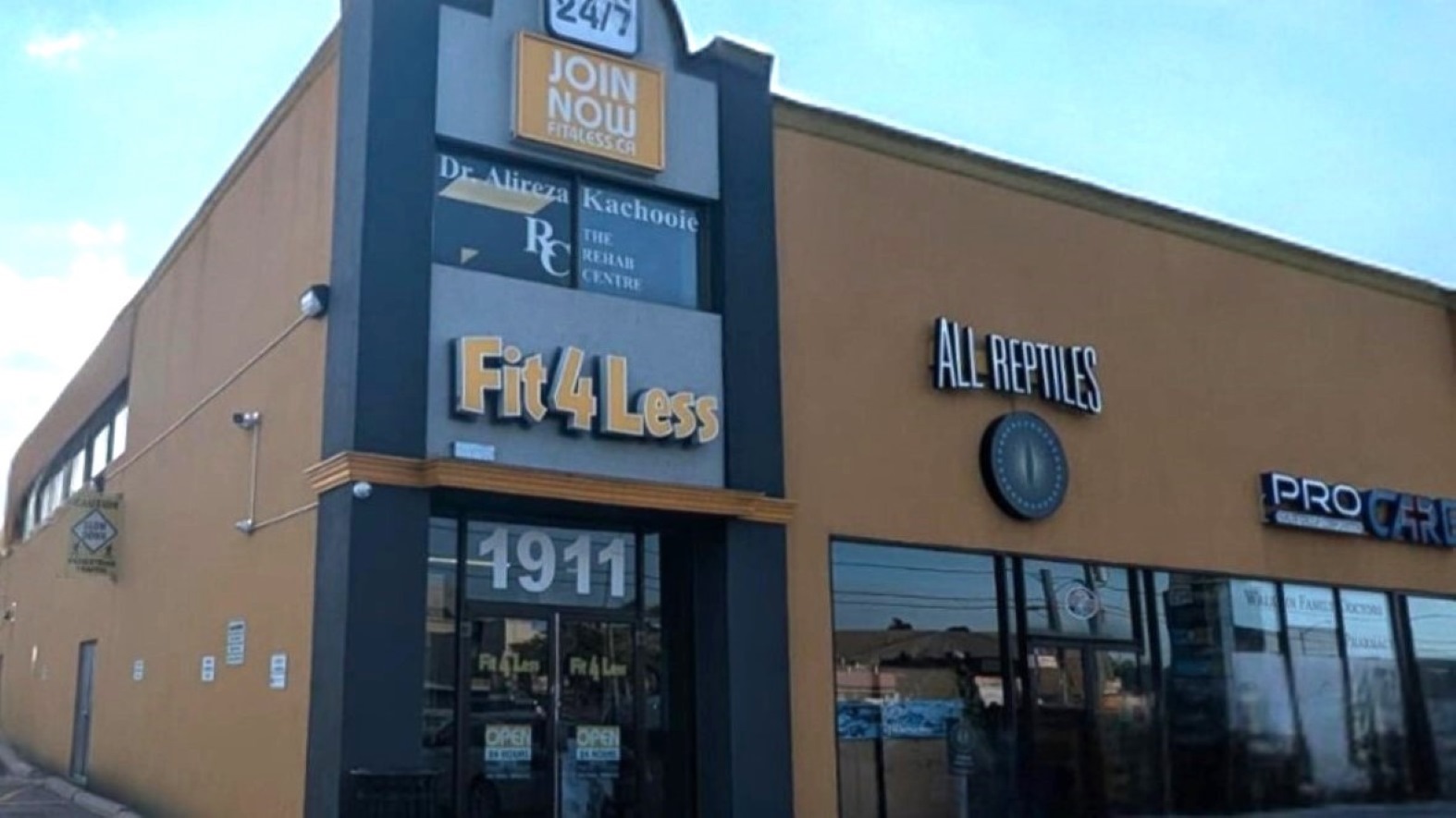 Exterior of a 24/7 Fit4Less Gym