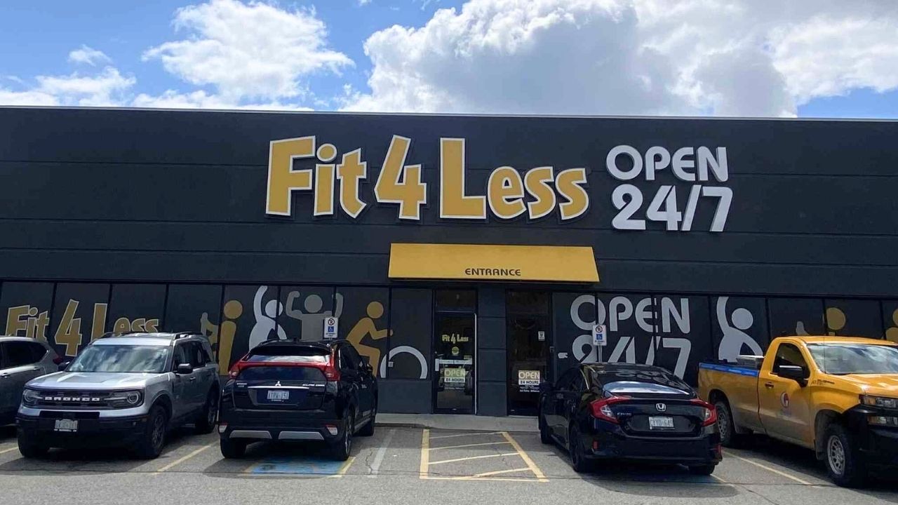 Exterior of a 24/7 Fit4Less Gym