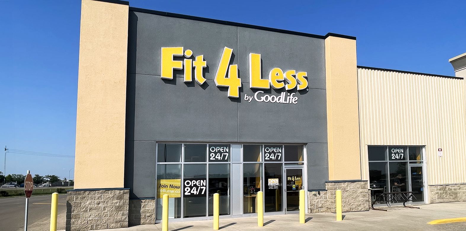 Exterior of a 24/7 Fit4Less Gym