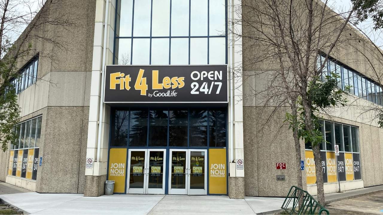 Exterior of a 24/7 Fit4Less Gym